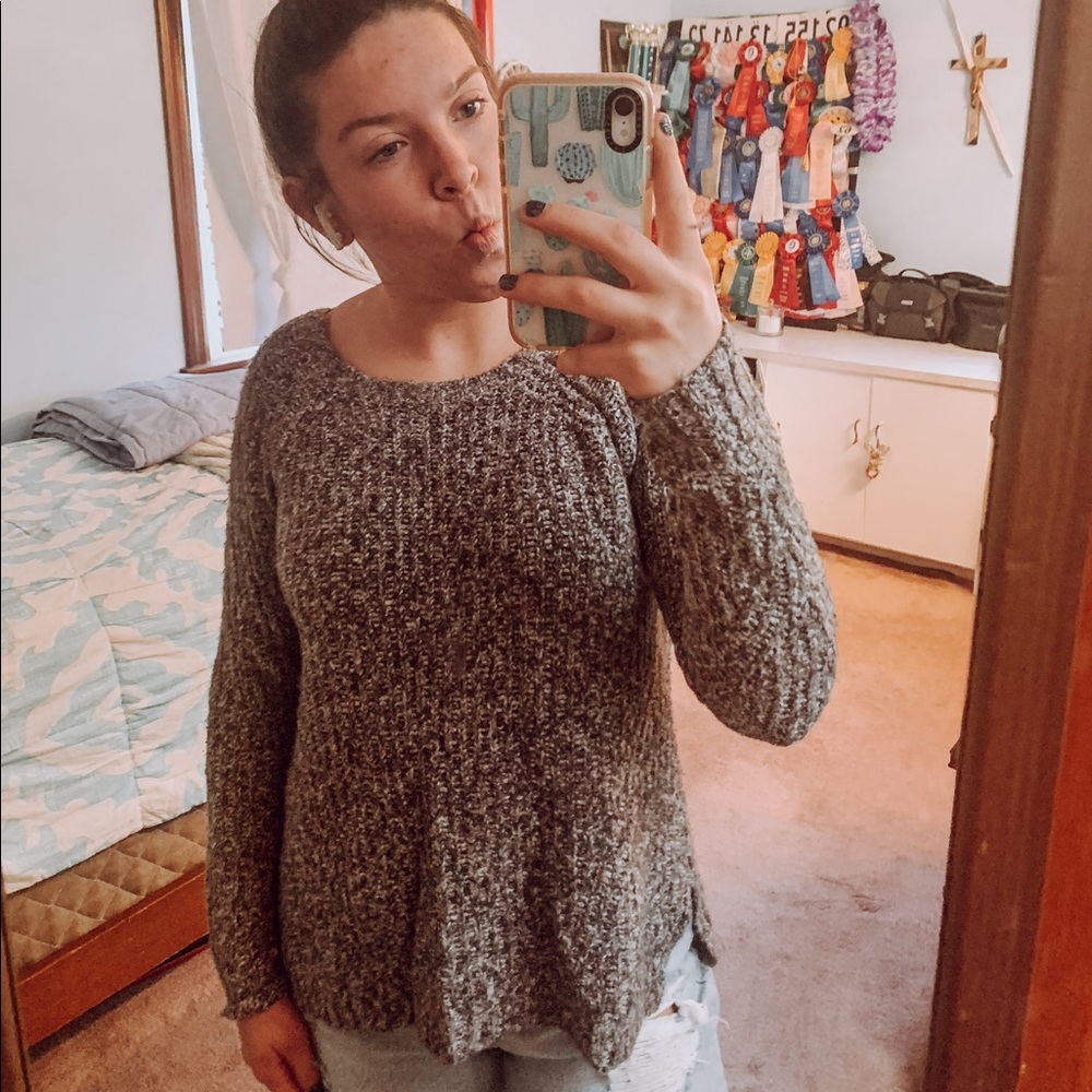 american eagle black and white sweater